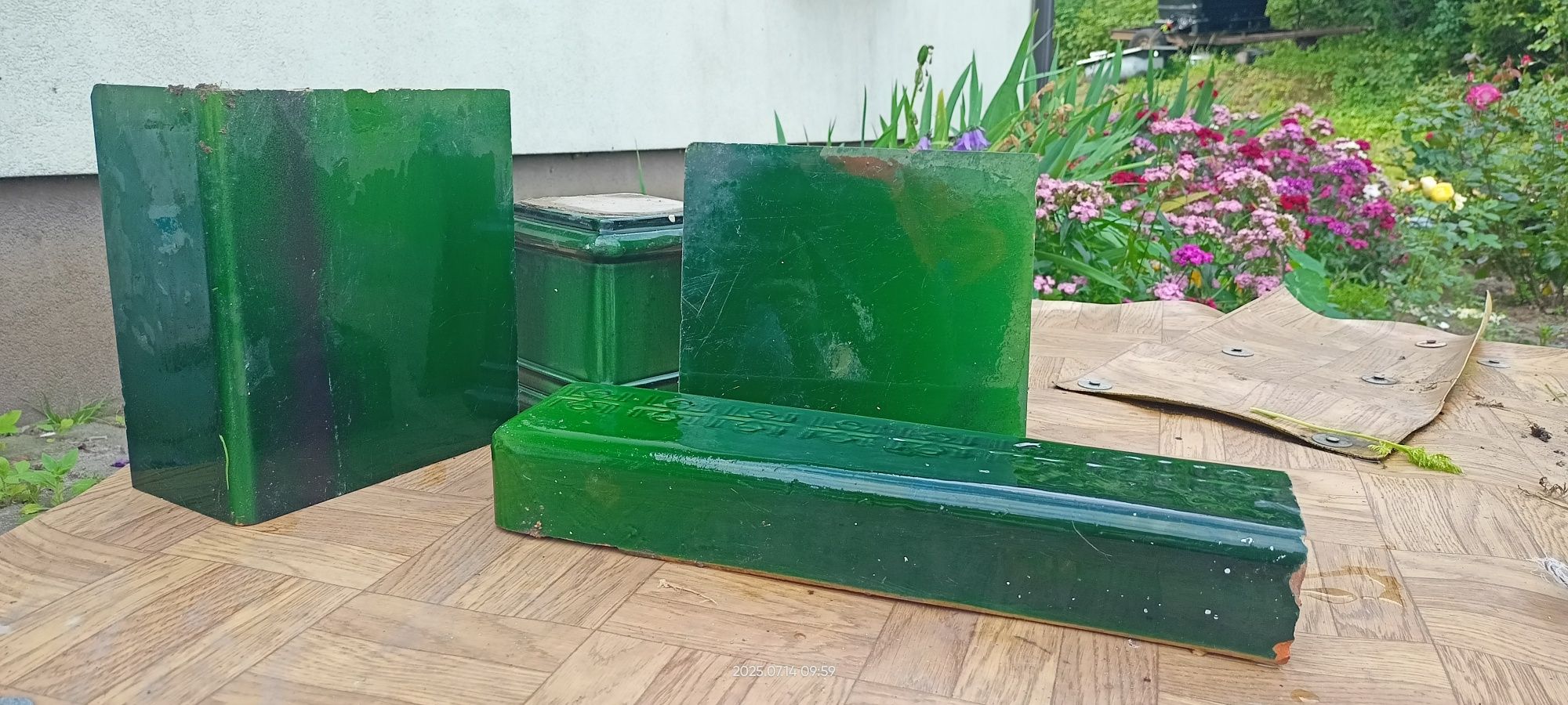 Poniemieckie kafle na kominek ok. 60 sztuk