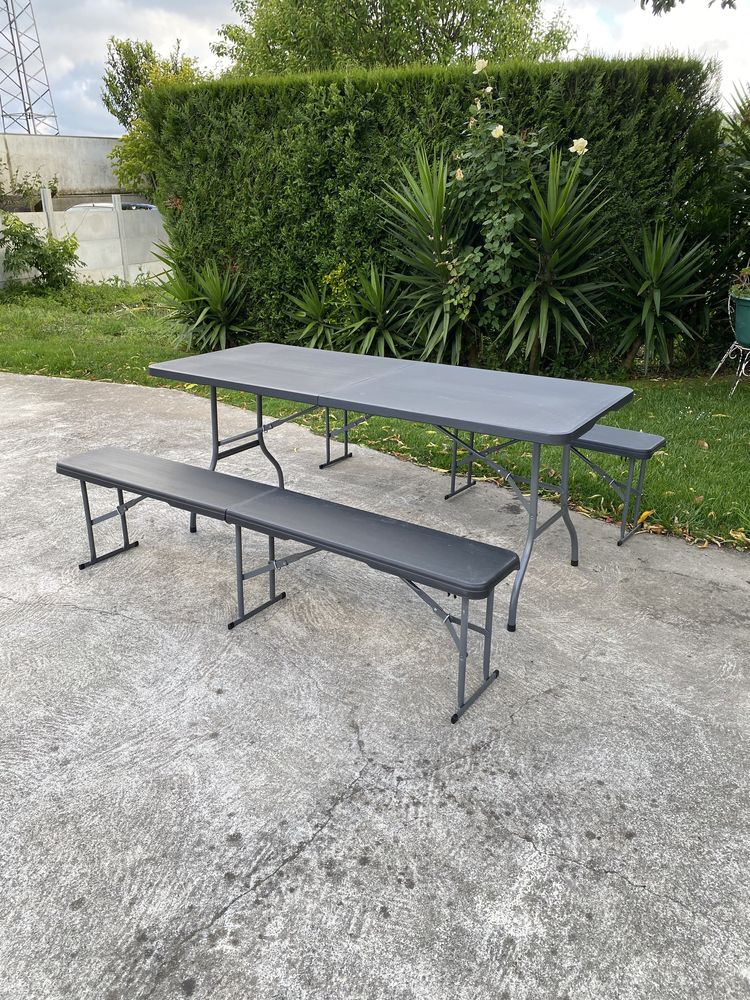 Mesa, cadeiras, bancos dobráveis