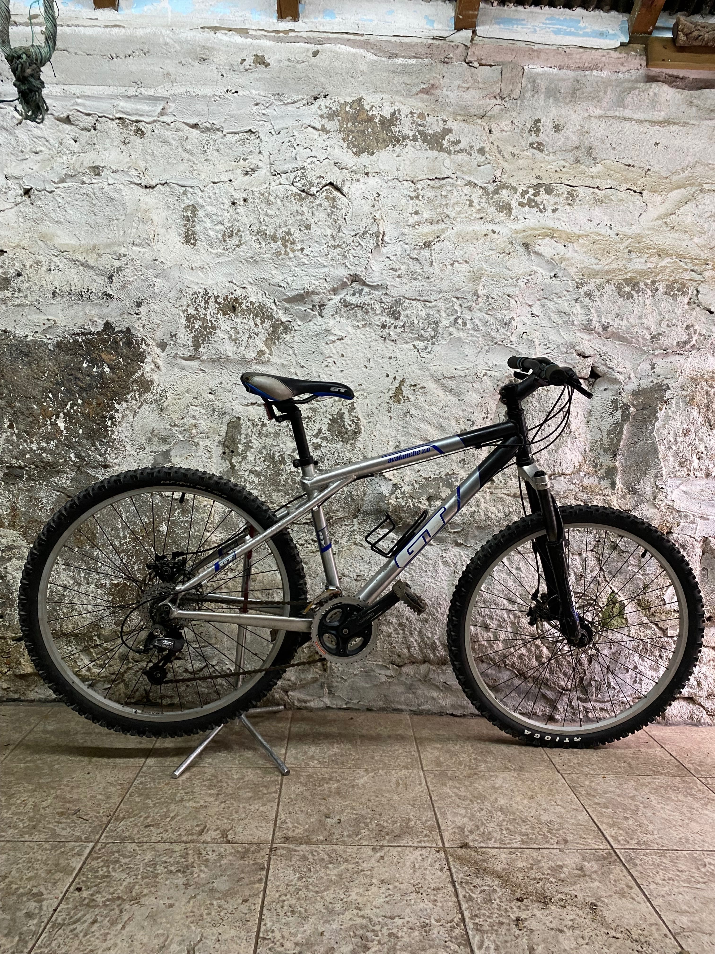 Bicicleta GT Avalanche 2.0