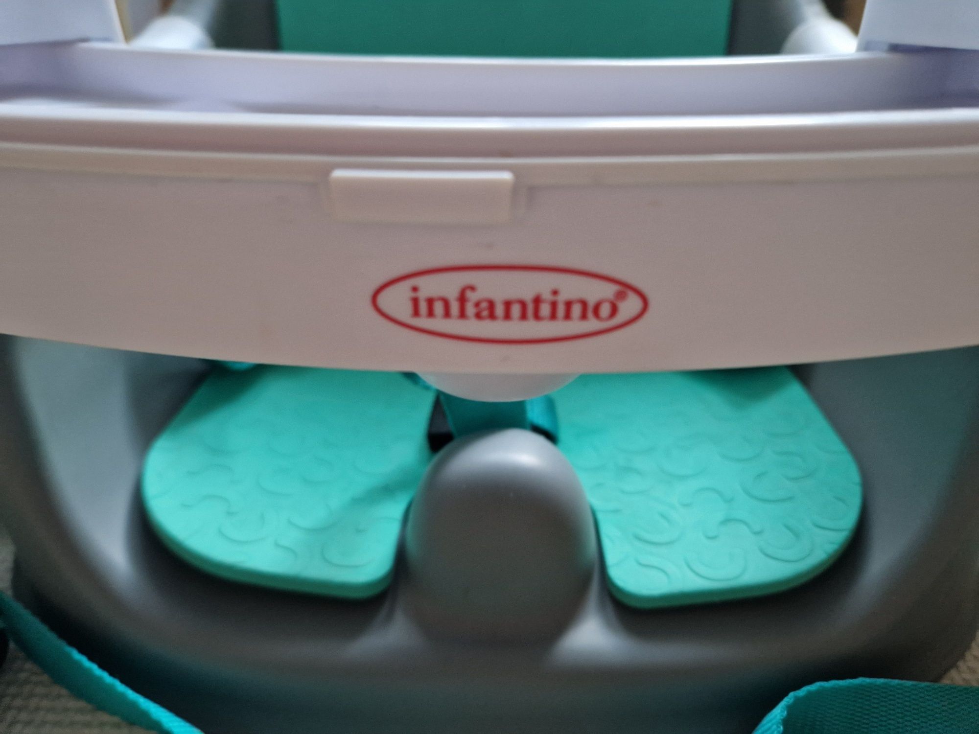 Interaktywne krzesełko do karmienia Infantino