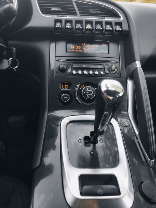 Peugeot 3008 1.6 HDi - Automático - Teto panorâmico - Impecável!