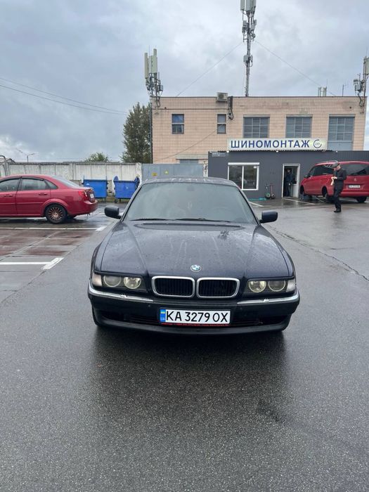 Bmw 7-series V8