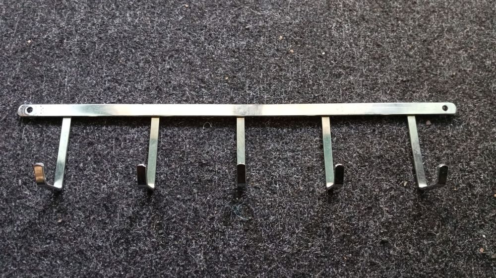 Вешалка металлическая