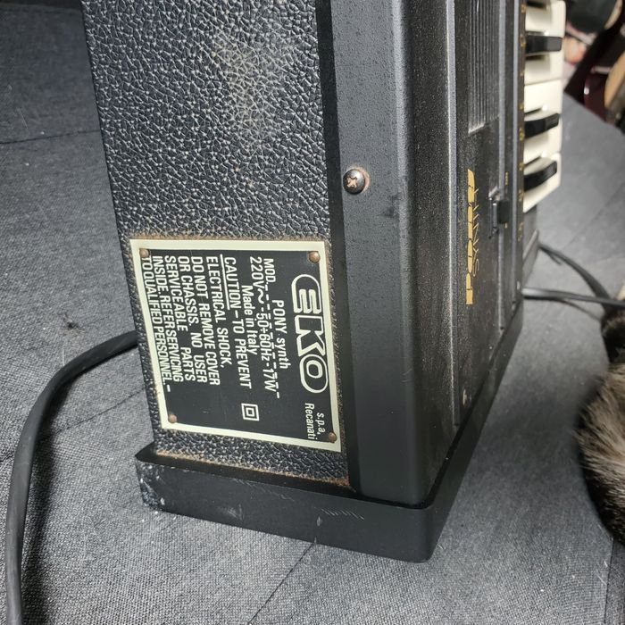 synth piano eko pony