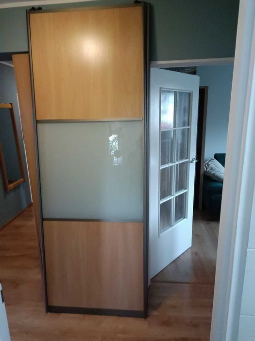 Drzwi przesuwne do szafy wnękowrj w zabudowie