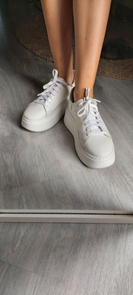 Skórzane sneakersy białe