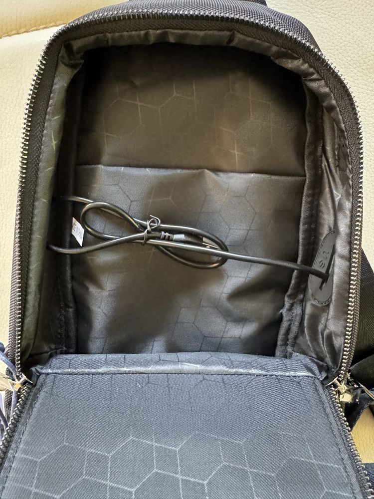 Nowa oryginalna torba z metką Aeronautica Militare z USB