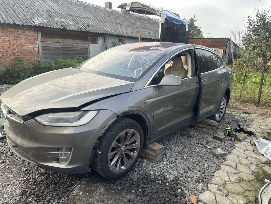 Розбирання, запчастини Tesla X