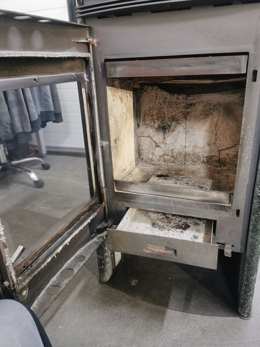 Kominek koza piec śliczny z kamieniami dom garaż hala magazyn z De 9KW