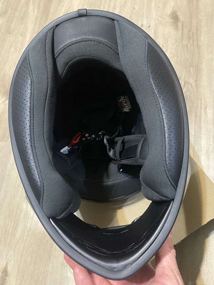 Kask motocyklowy Airoh Valor Akuna integralny roz. M stan jak nowy