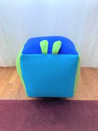 Ikea - Puff em Cubo Colorido para Criança
