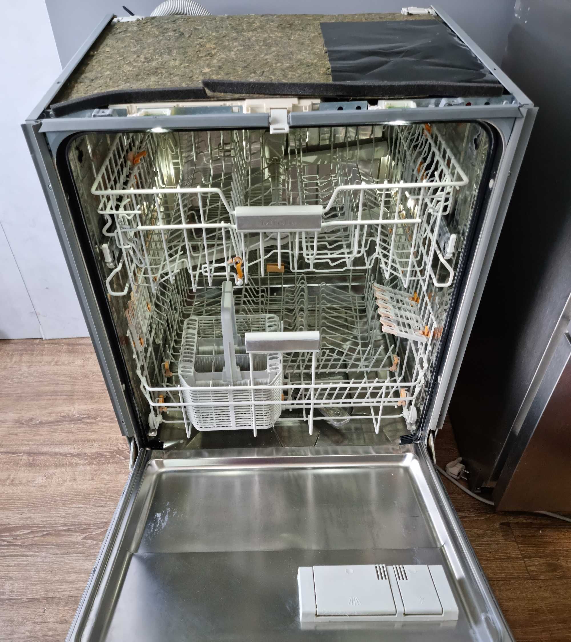 Zmywarka z widocznym panelem Miele PG 8131i, Zastosowanie w biznesie