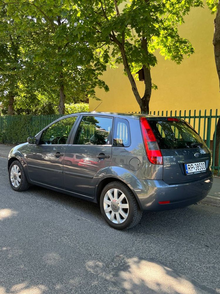 Sprzedam Ford Fiesta, klima, dwa kluczyki