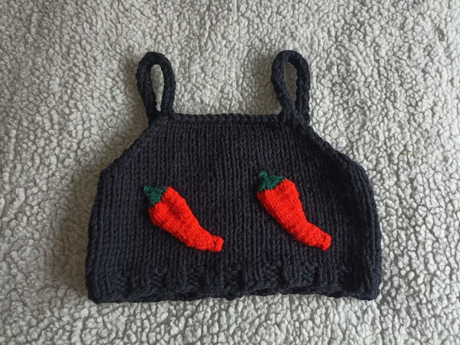 Petarda na festiwal crop top sweter papryczki chili
