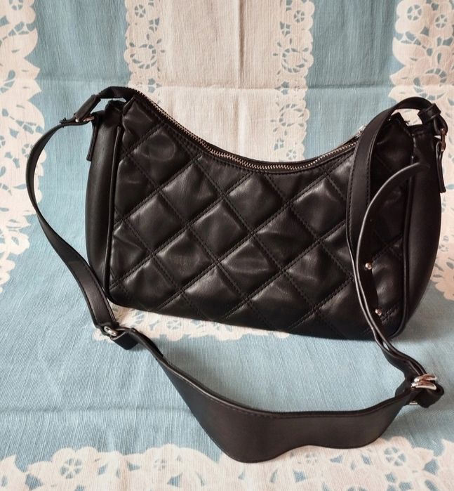 Reserved torebka z ozdobnym pikowaniem czarna