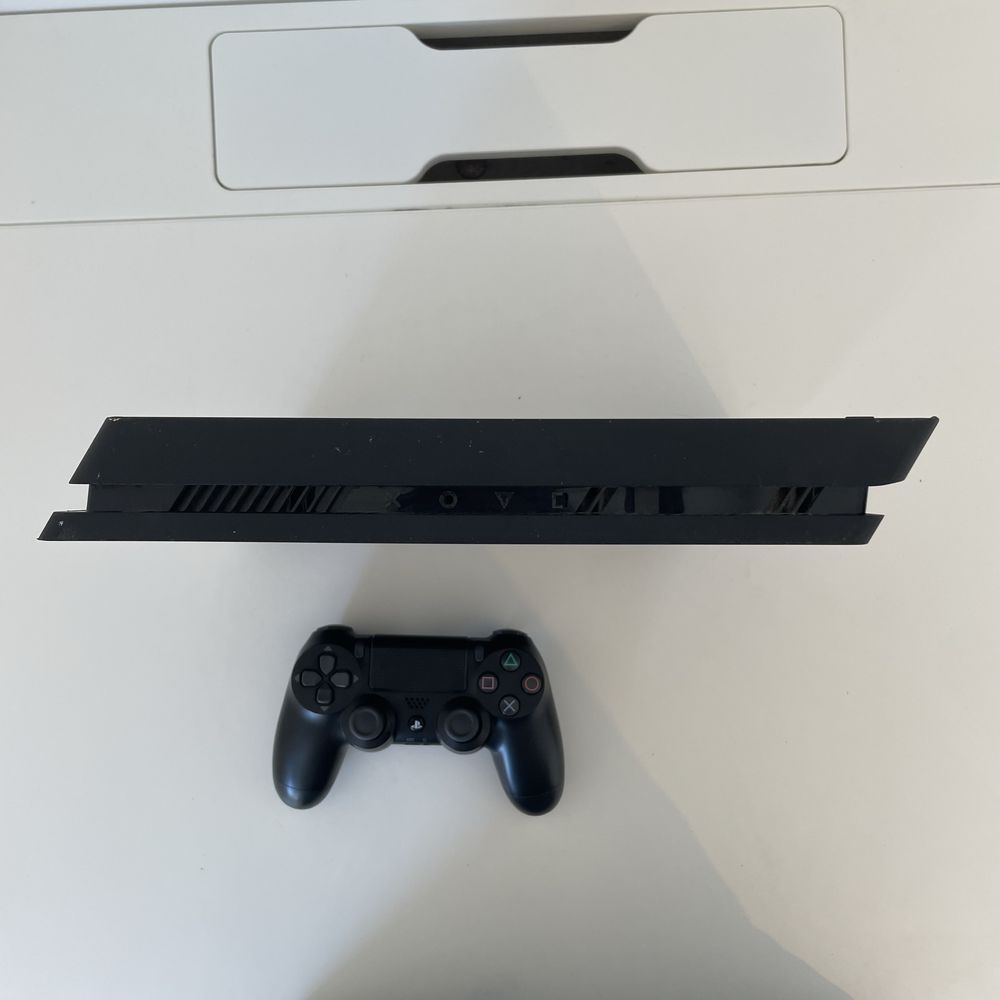 PS4 Slim 500 GB + Comando