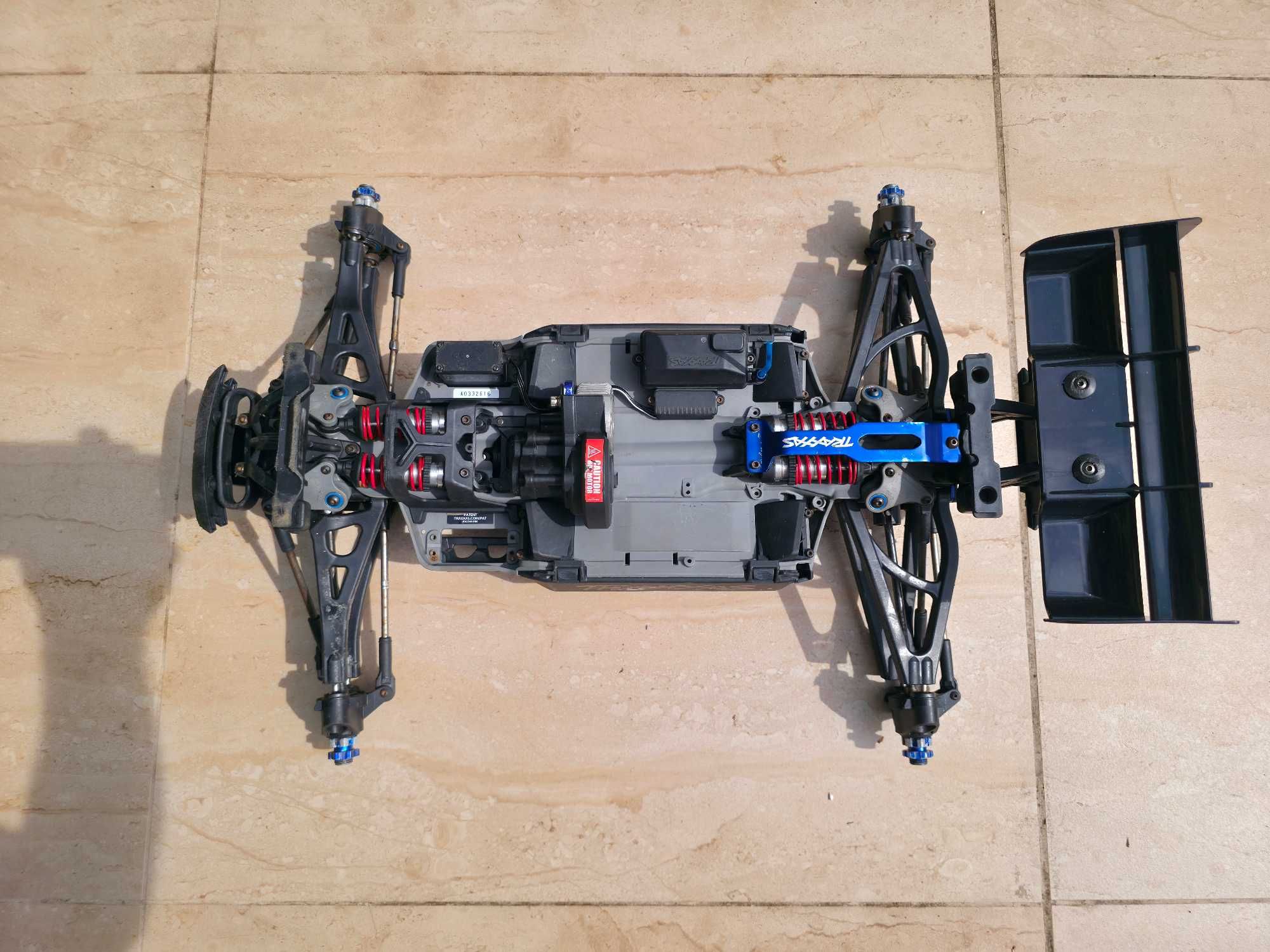 Traxxas E-Revo 2.0 podwozie modelu RC + serwo SRT CL6023