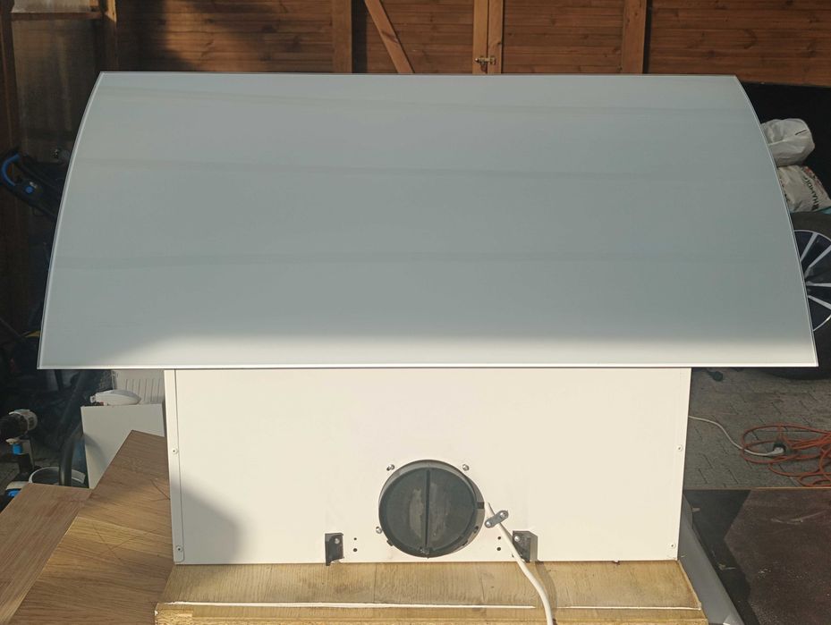 Zaokrąglony szklany biały okap kuchenny VDB DS9 90.