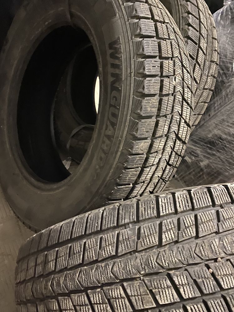 Продам Шини nexen зима 235/65R17