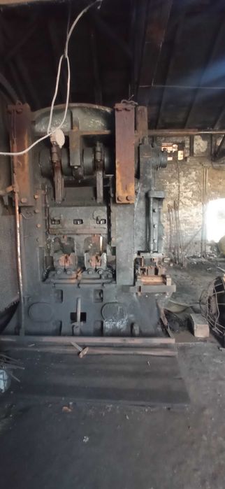 prasa mechaniczna o nacisku 300 t