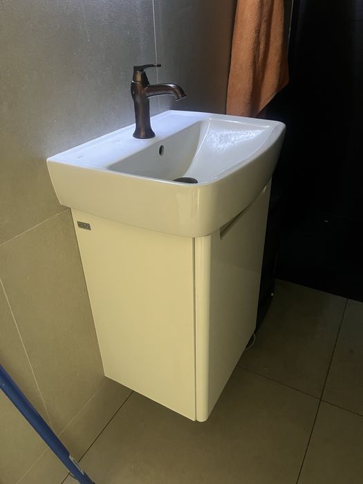 Szafka z umywalką Koło , bateria i syfon Omnires