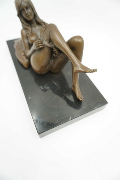 FIGURA Z BRĄZU akt naga kobieta