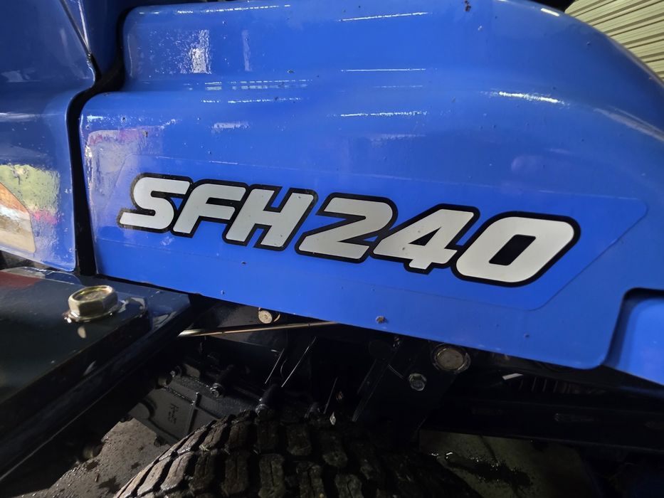 Traktorek Kosiarka Iseki SFH240 4x4 Diesel Górny Wysyp