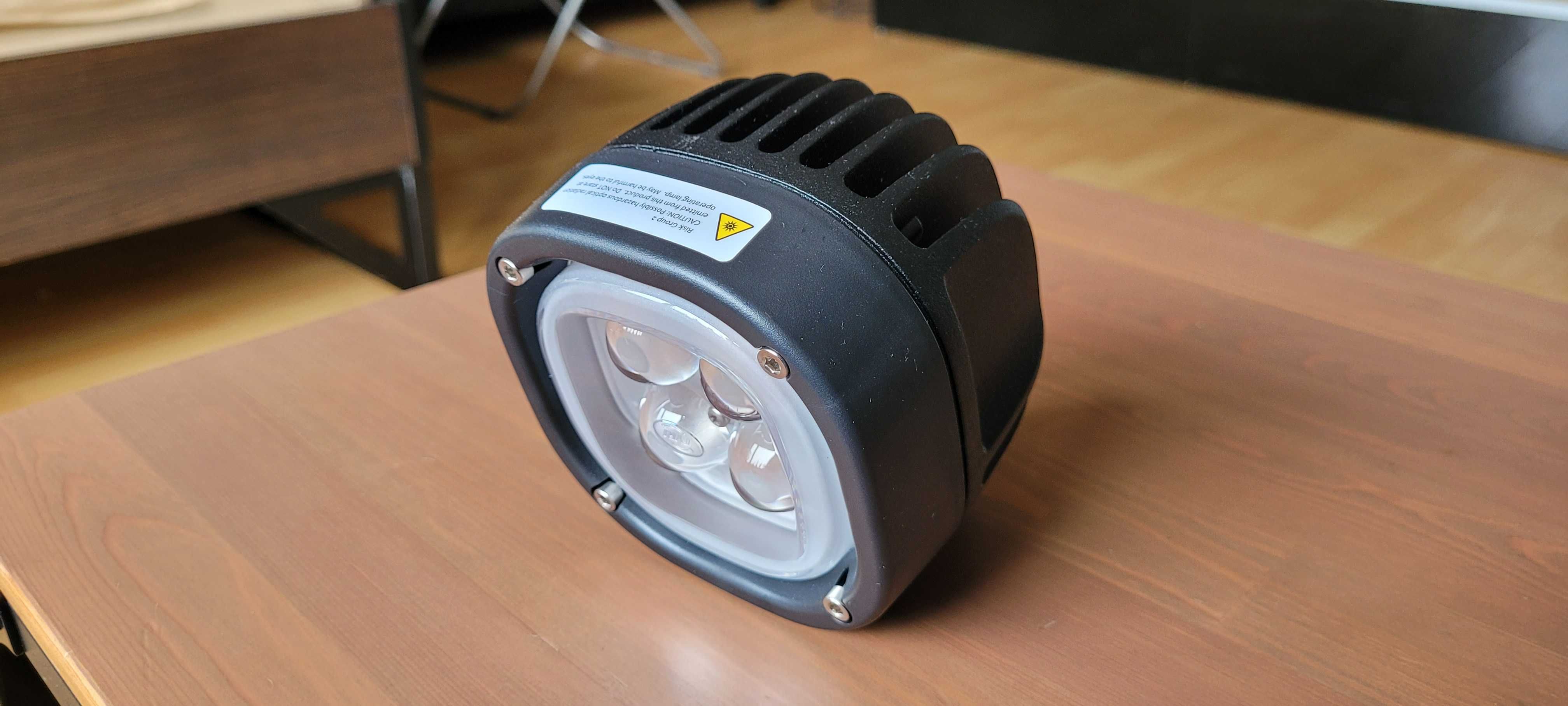 Lampa robocza LED TYRI z soczewką Blue Point   Model 1010BP 12–48 V,