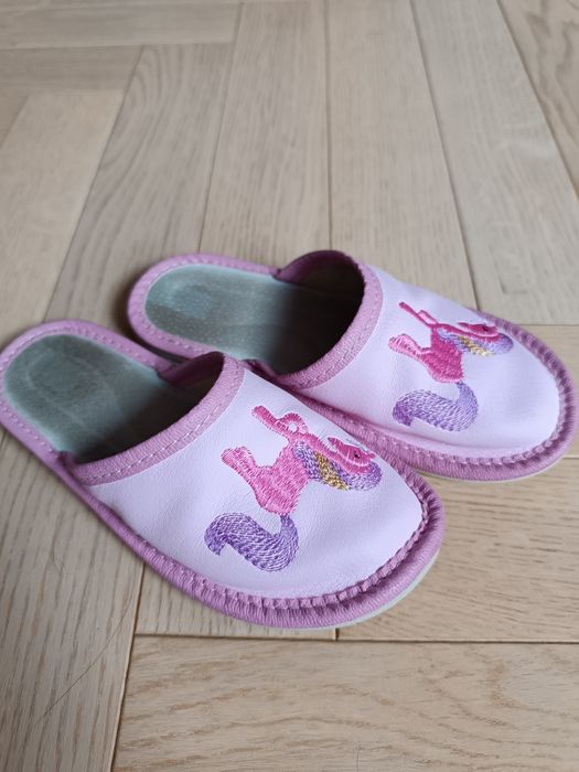 Skórzane kapcie, pantofle rozmiar 29
