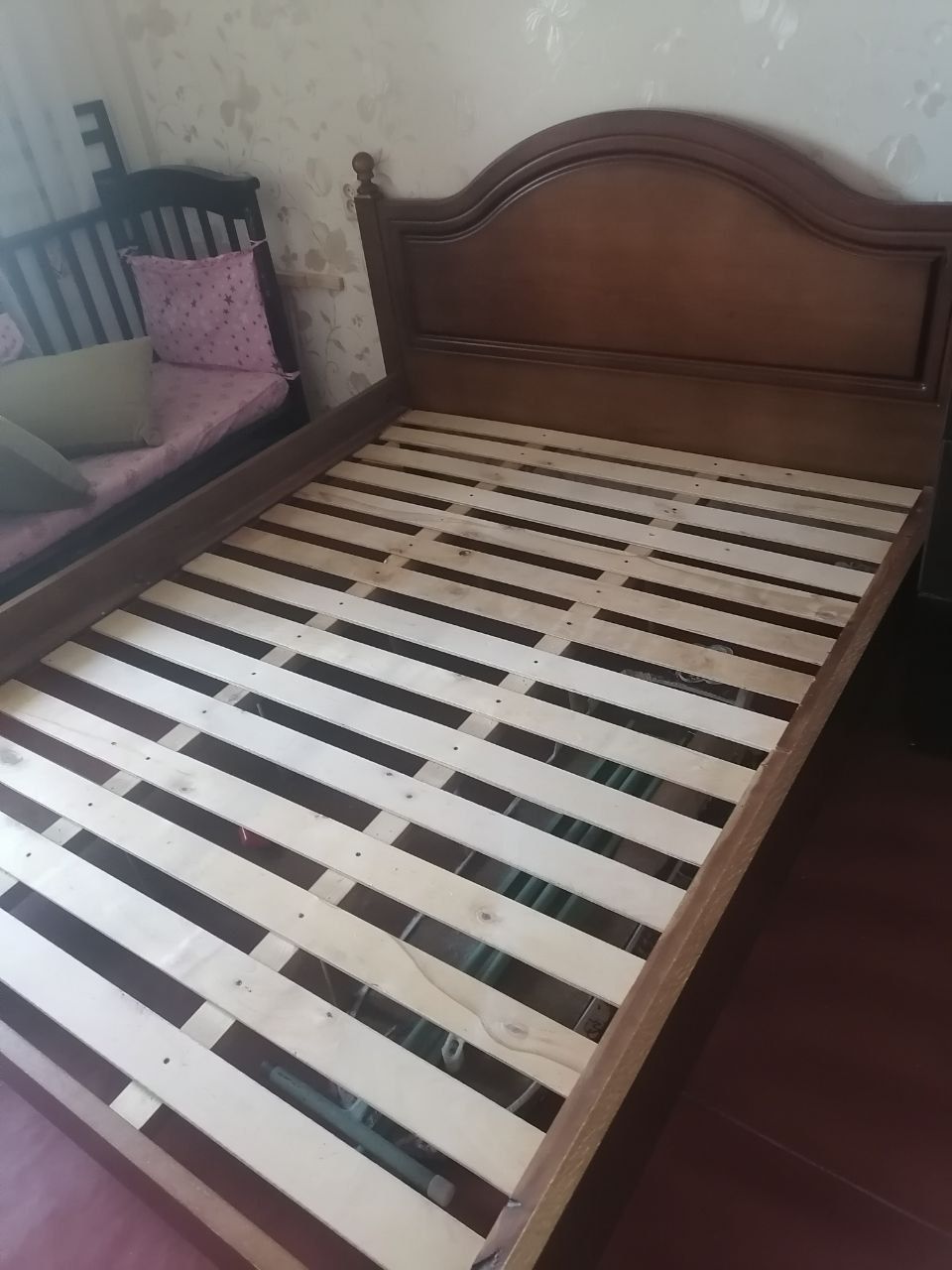 Ліжко дерев'яне на лямелях