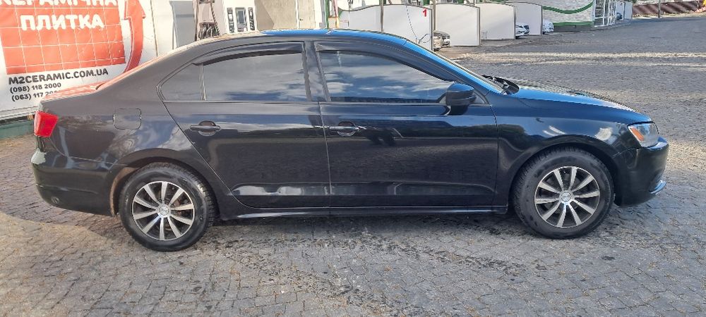 Volkswagen jetta 2013 року 2.0 газ-бензин механіка