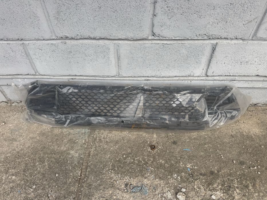 Нижняя решетка бампера Jeep Cherokee KL 2019-