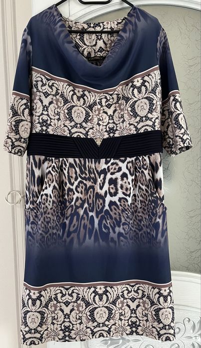 Сукня жіноча міді