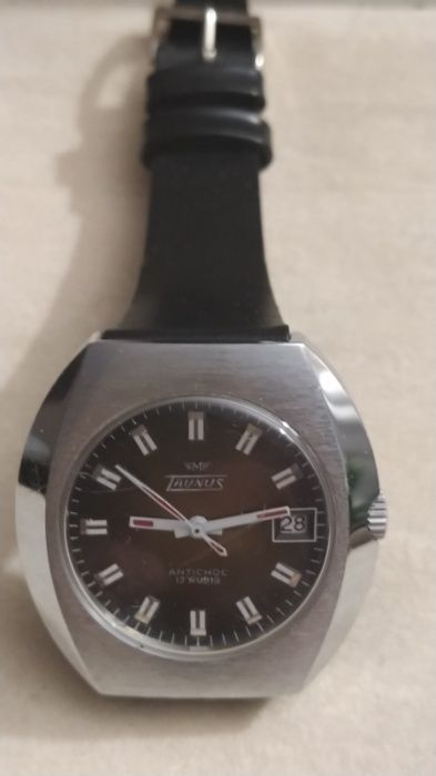 Relógios de qualidade  oferta de portes para o continente