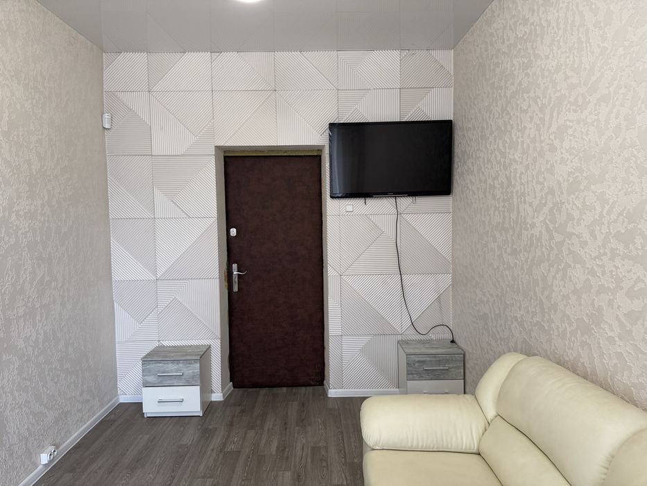 Офіс з ремонтом і меблями 17 м2 за 3000 грн плюс світло