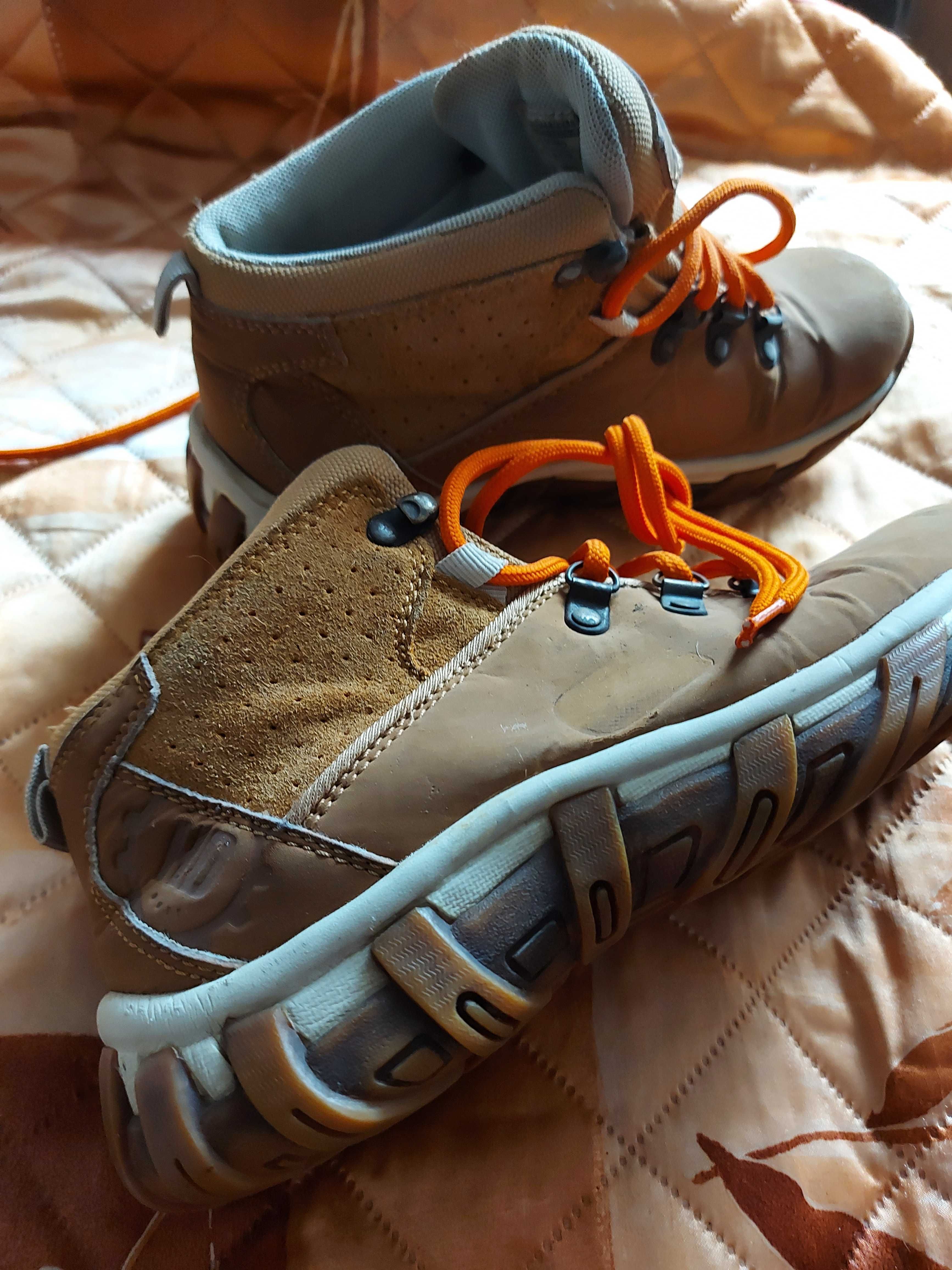 Buty całoroczne damskie
  Botki damskie,  trapery,  platforma