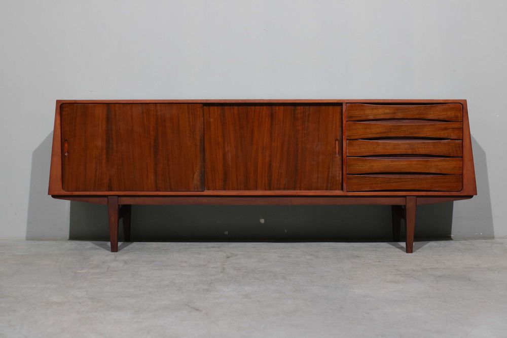 Aparador nórdico em nogueira | Design Mid-Century Modern