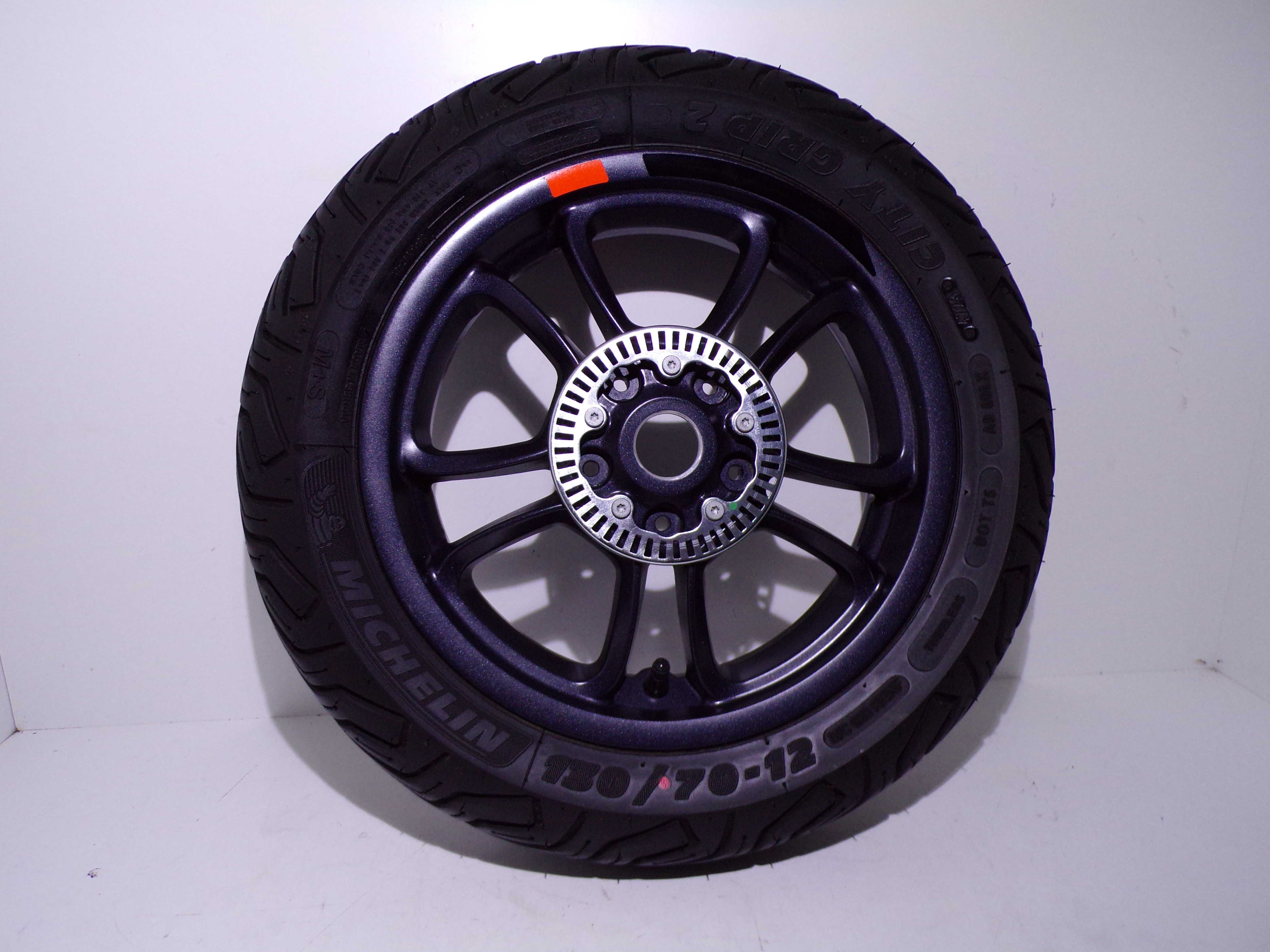 Koła Felgi z Oponami Najnowszy Model Vespa GTS 125/300cc OEM.