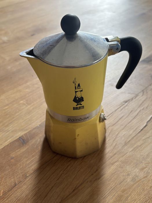 Żółte Bialetti Primavera Rainbow 3tz mokka do robienia kawy kawiarka