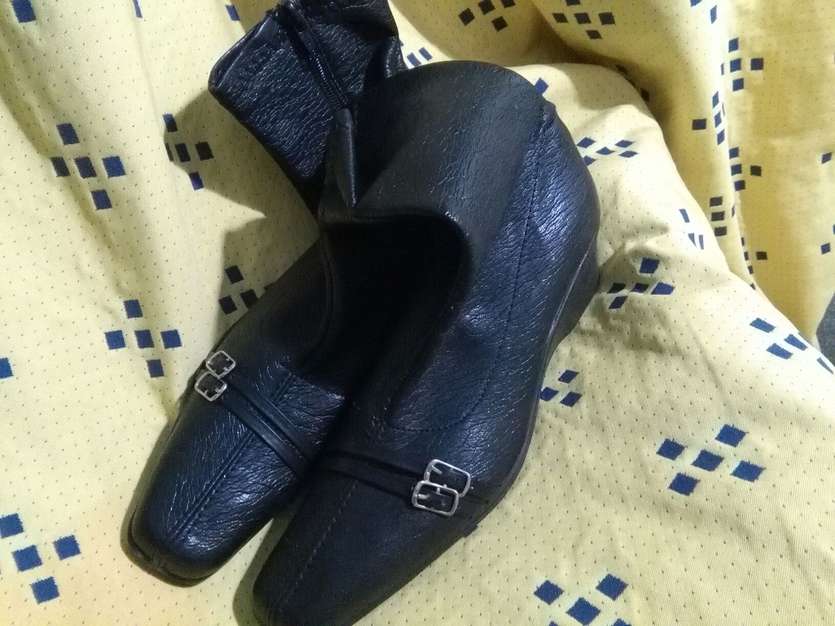 Tenis Castanho e Camel e Botins  Pretos N° 36