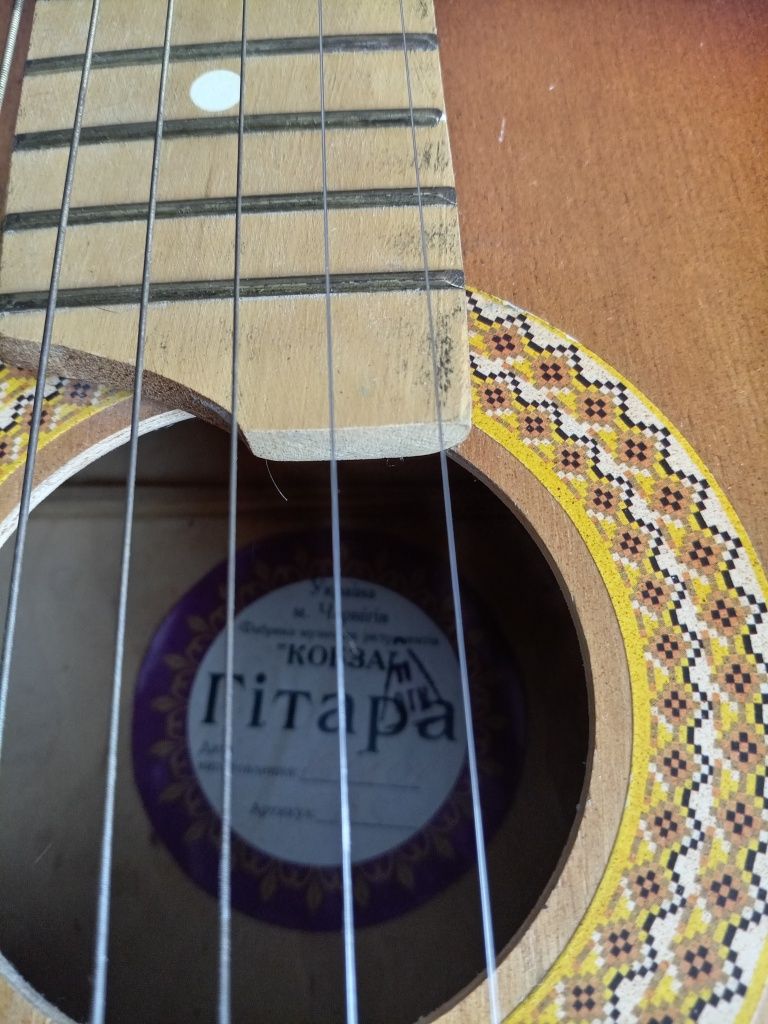 Гитара деревяна вживана  шести струна