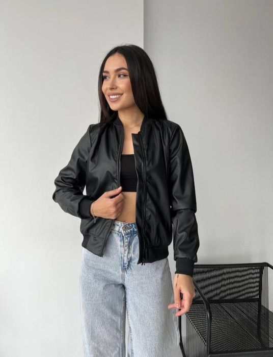 Жіноча куртка з еко-шкіри