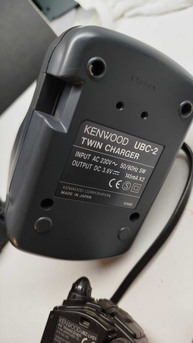 Conjunto 2 Walkie Talkies KENWOOD UBZ-LH68 + Carregador e Acessórios