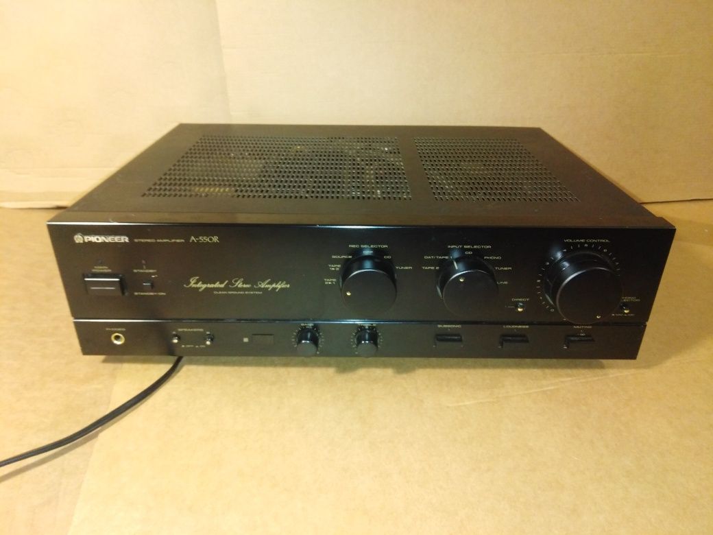 Усилитель Pioneer A-550R.