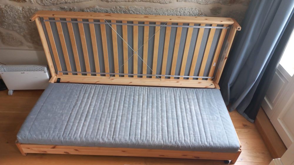 Stackable bed with foam mattresses