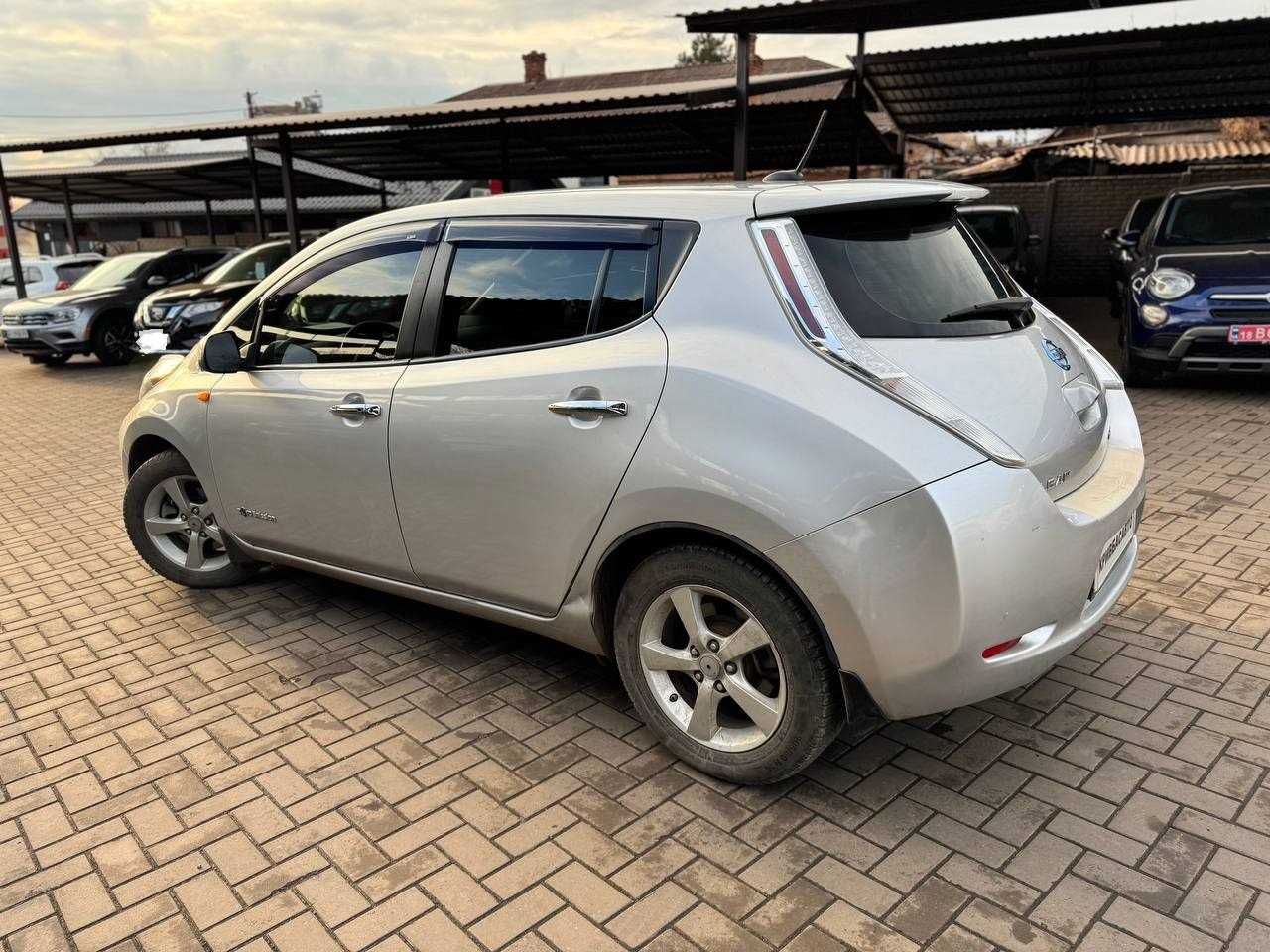 Nissan Leaf 2016p.