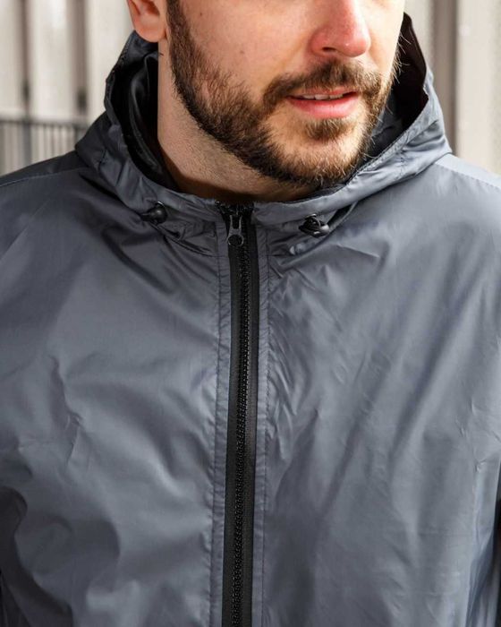 Мужской спортивный костюм весна осень из плащевки с капюшоном серый