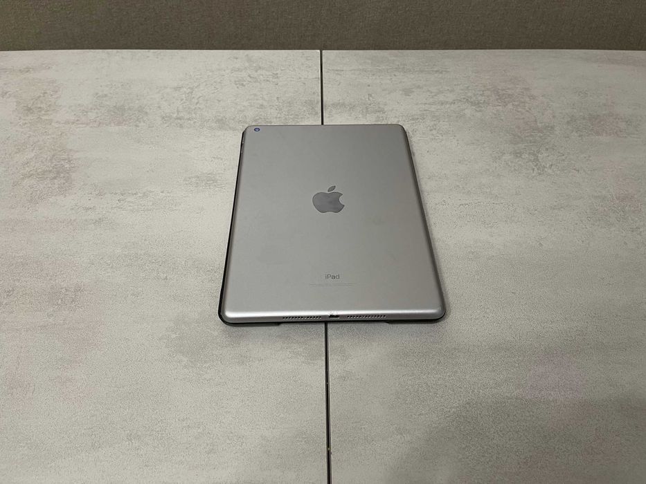 Планшет Apple iPad A1822 (5 Gen., 2020), 9.7", Apple A9, 2GB, 32GB