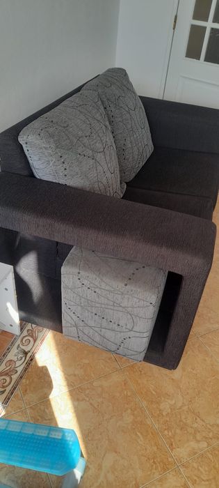 Sofá 2 lugares + puff combinado em excelelente estado.