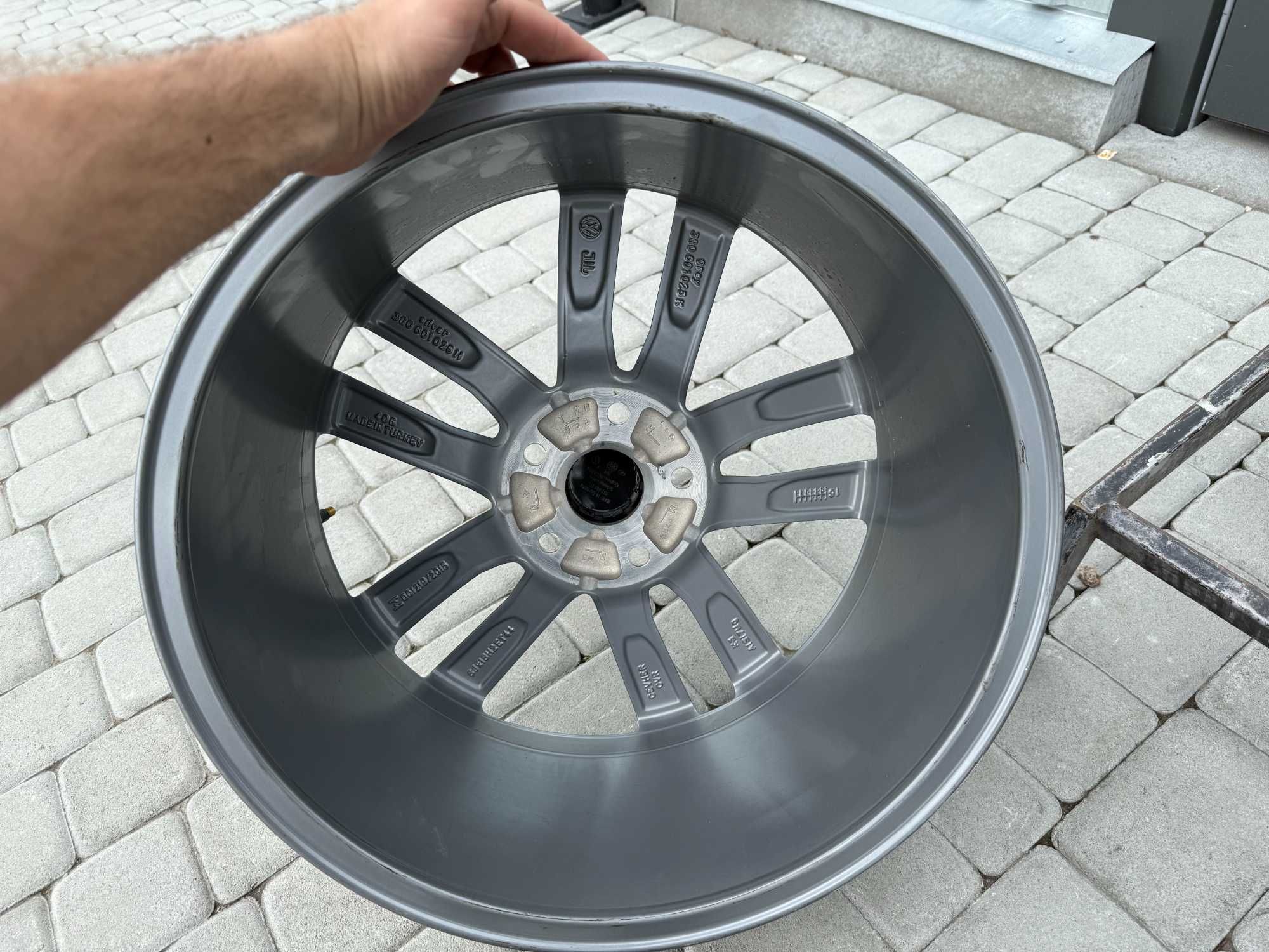 Диски VW R18 5x112 8J ET44 Passat B7 B8 Beetle CC Eos Variant Skoda